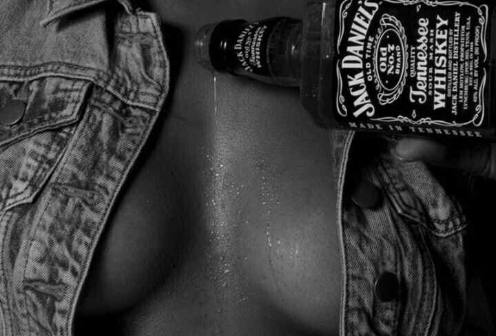 d2e6564d208cc4c4137379f3fa313455--whiskey-girl-body-shots